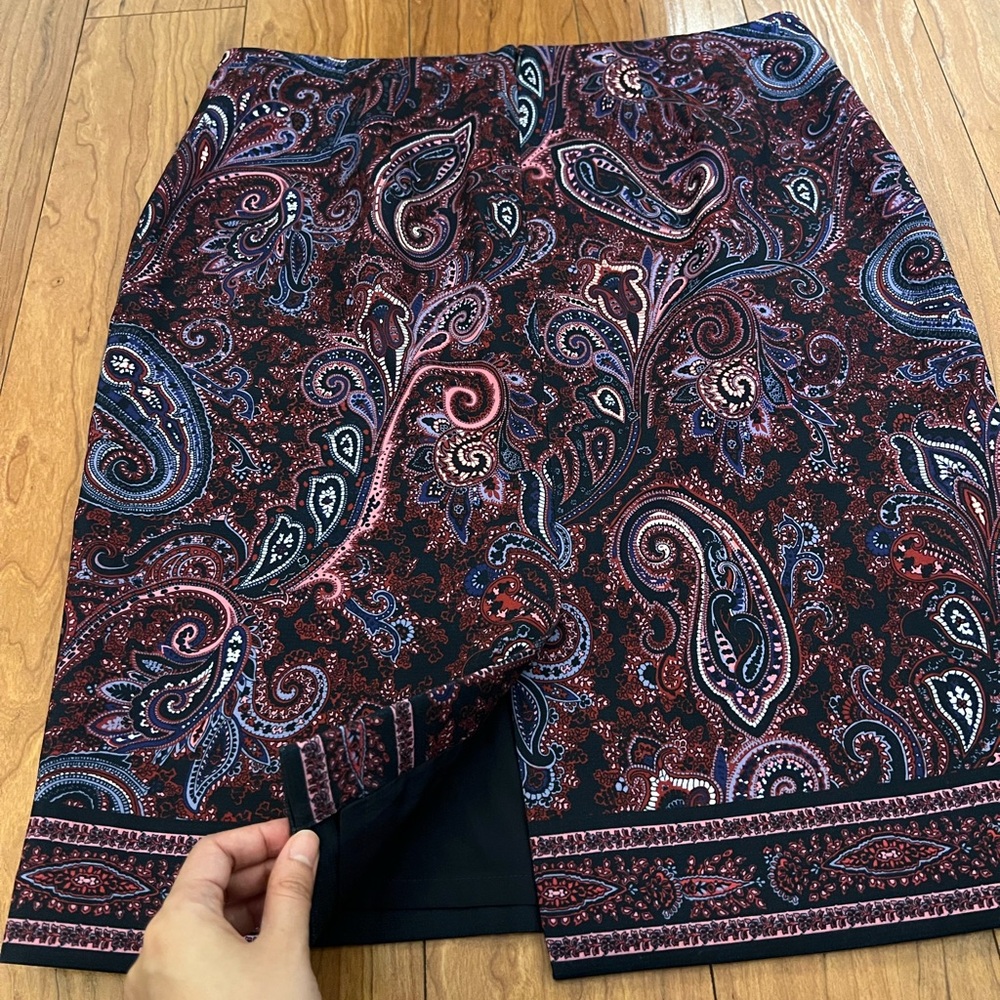 Talbots 10 Burgundy Blue Paisley Concealed Zip Back Slit Lined Pencil Skirt $109 - Picture 6 of 8